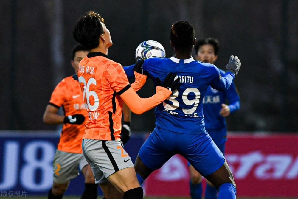 28圈体育- 羽毛球附加赛焦点战：祁连雄狮队淘汰对手塞外雷豹队，外线火力全开。技战术储备厚实